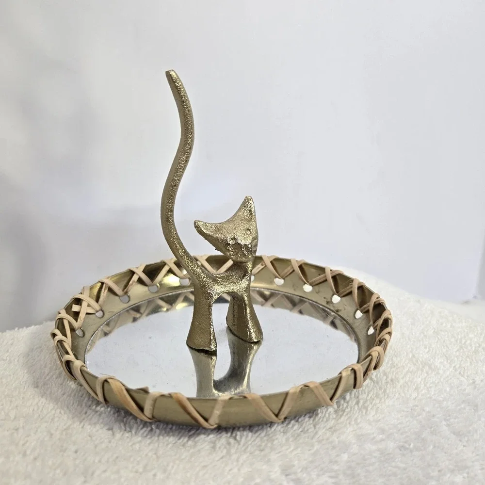 Brass Tone Cat Mirrored Ring Holder Trinket Dish Straw Woven Plate Shelf Sitter